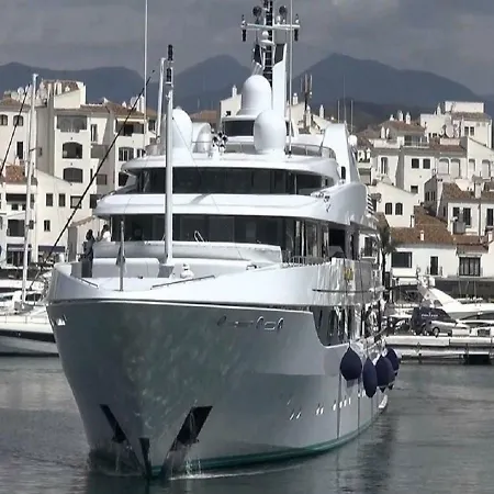 Beachfront Luxury Apartment, Puerto Banus, Apartment Marbella