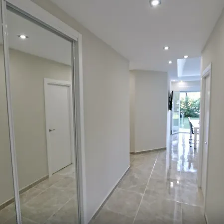 Beachfront Luxury Apartment, Puerto Banus, * Marbella