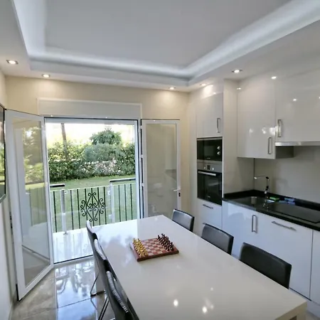 Apartment Beachfront Luxury Apartment, Puerto Banus,